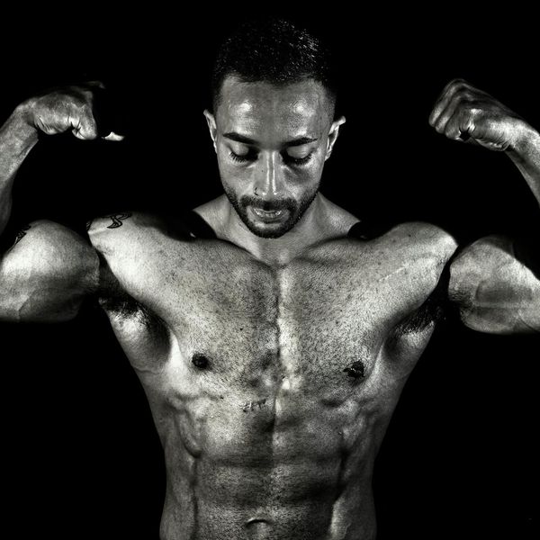 Athlete in deep concentration before a strength exercise, showcasing focus.